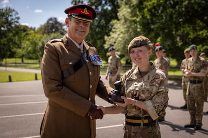 Army Officer hands out award for top student at Master Cadet Course