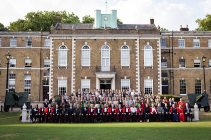 Group photo of the International Exchange cohort in front of the Honourable Artillery Company building