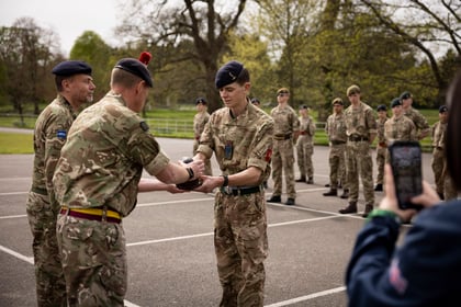 Top student of the Master Cadet Course receives his trophy