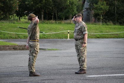Cadet RSM saluting the cmdt