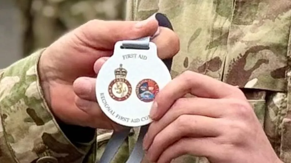 SI Aitken receiving his silver medal
